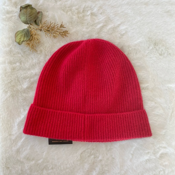 New with tags CLUB ROOM LUXURY 100% CASHMERE HAT. Red. Keeps your head warm! - Picture 5 of 6